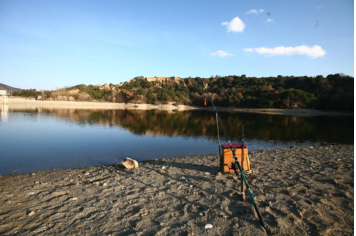 Canne à pêche au lac des Escoumes à Vina 